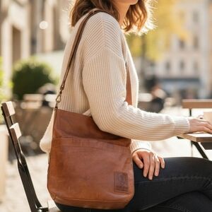 Brown Leather Crossbody Bag with Zipper